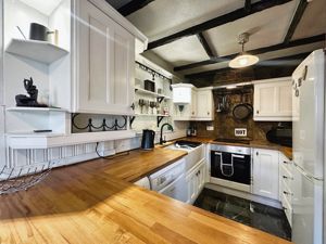Kitchen- click for photo gallery